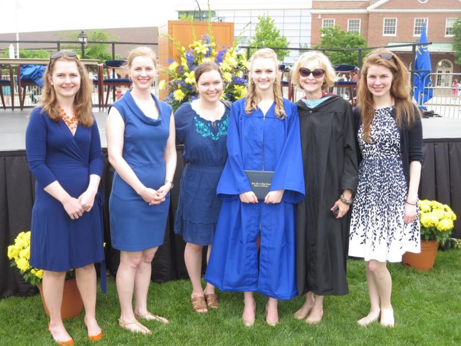 Diane+Bower+and+five+of+her+daughters.+Each+is+an+LFHS+grad.