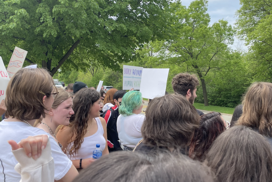 Students rally against overturning Roe v. Wade