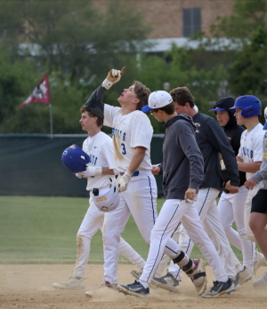 Zach Porter’s former teammate Shep Graf made the game winning hit in Wednesday’s game while wearing jersey number three in honor of Porter. Photo Courtesy of Luke Cheng.
